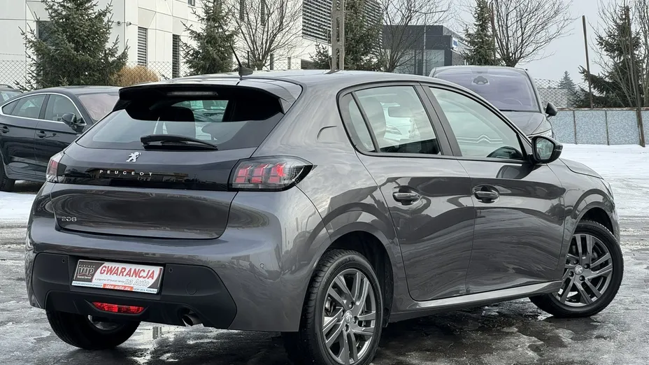 PEUGEOT 208 -