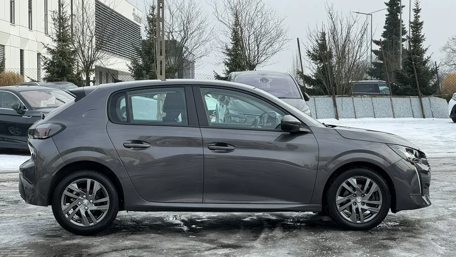 PEUGEOT 208 -