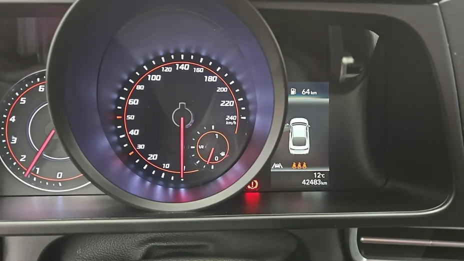 HYUNDAI Elantra -