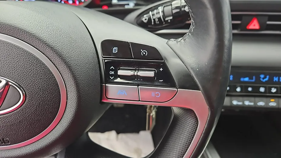 HYUNDAI Elantra -