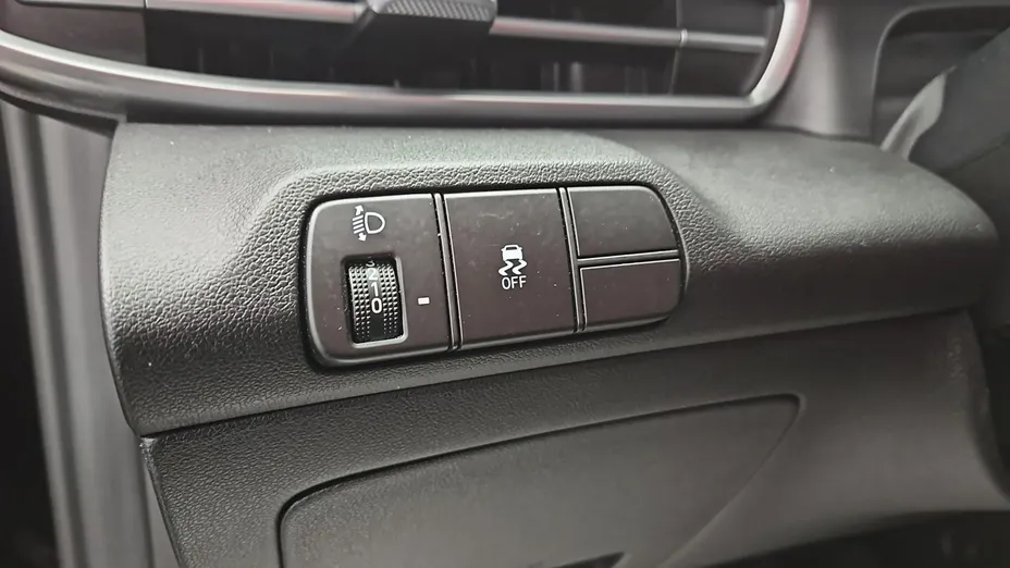 HYUNDAI Elantra -