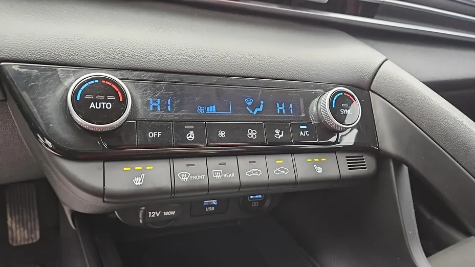 HYUNDAI Elantra -