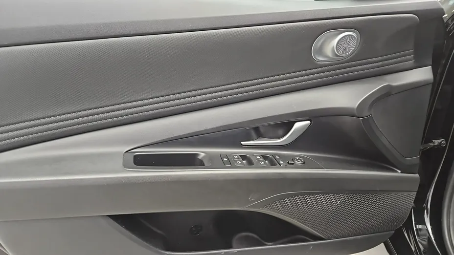 HYUNDAI Elantra -