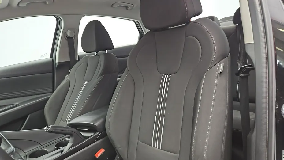 HYUNDAI Elantra -