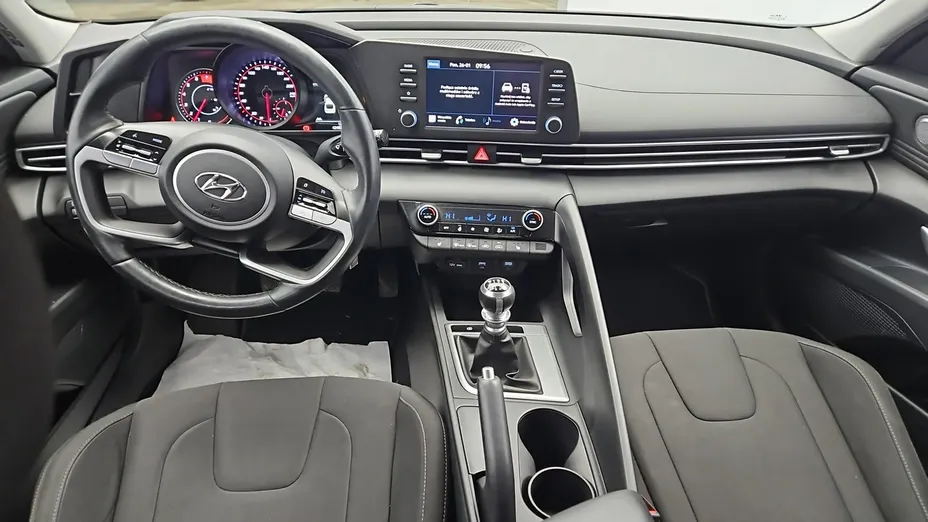 HYUNDAI Elantra -