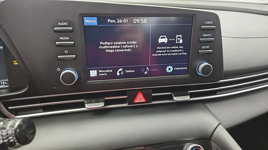 HYUNDAI Elantra -