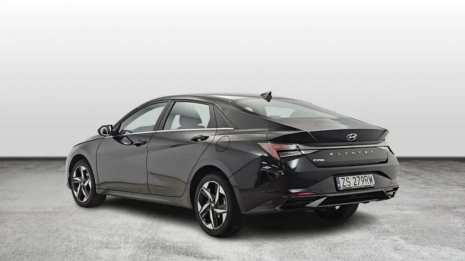 HYUNDAI Elantra -