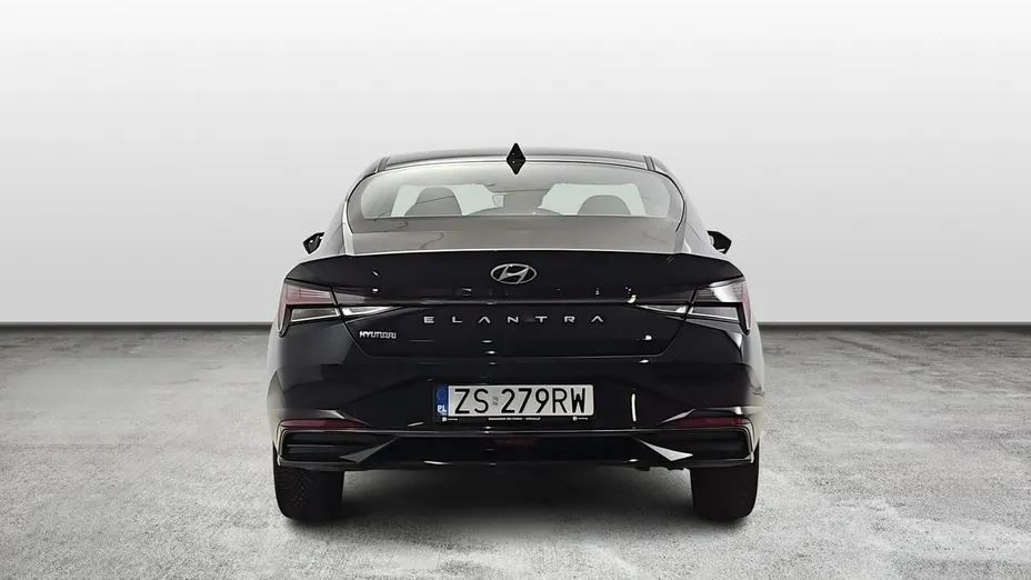HYUNDAI Elantra -
