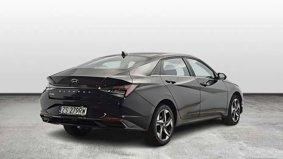 HYUNDAI Elantra -