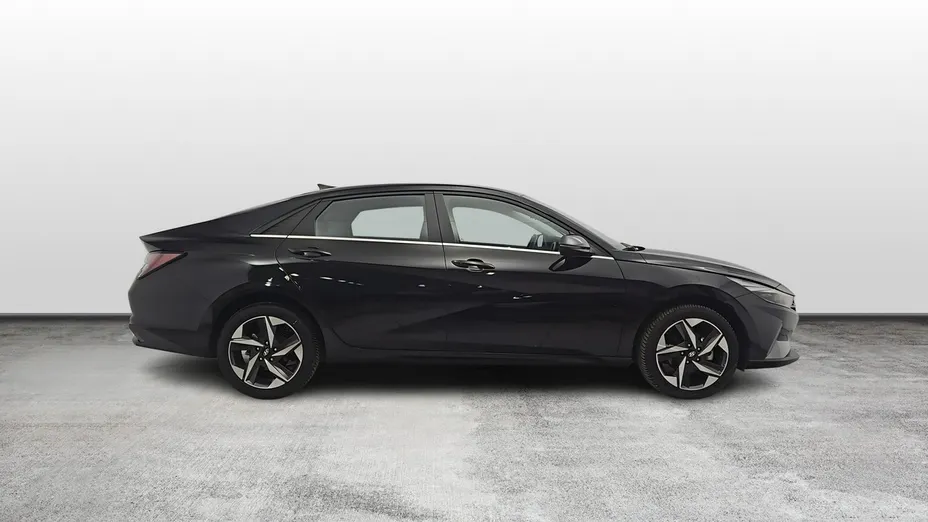HYUNDAI Elantra -