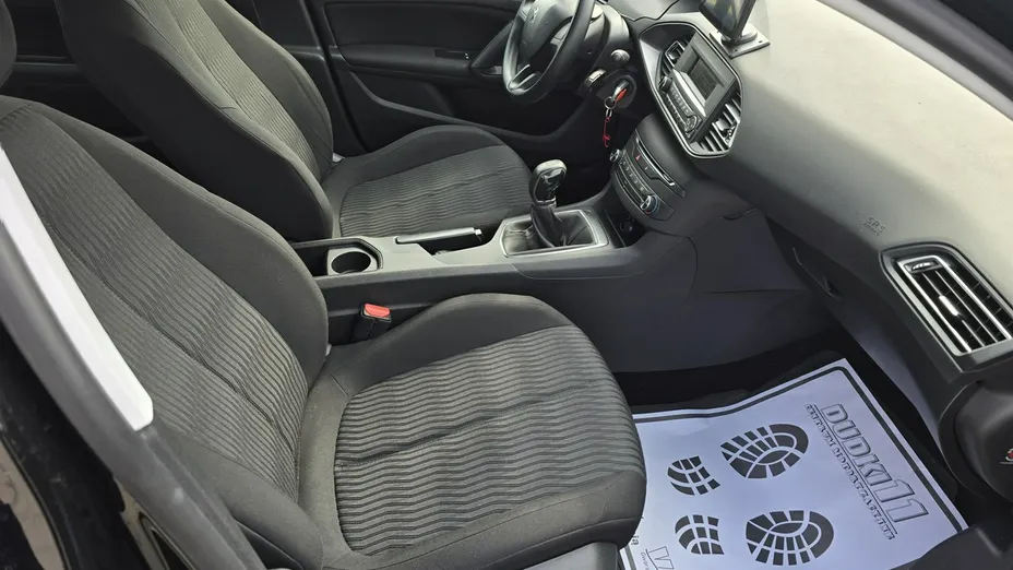 PEUGEOT 308 -