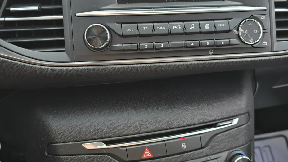 PEUGEOT 308 -