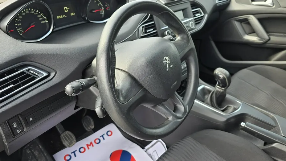 PEUGEOT 308 -