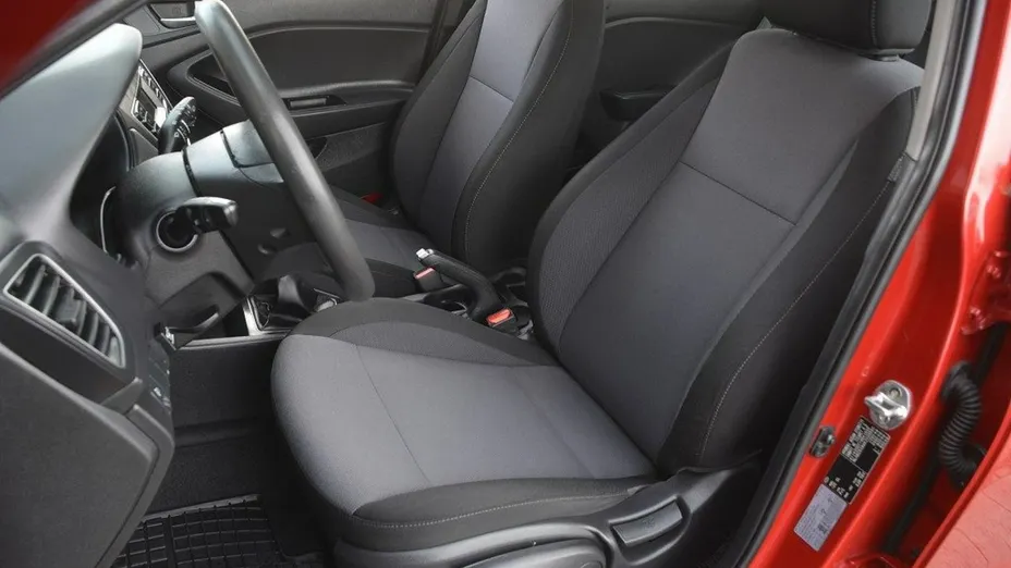 HYUNDAI i20 -
