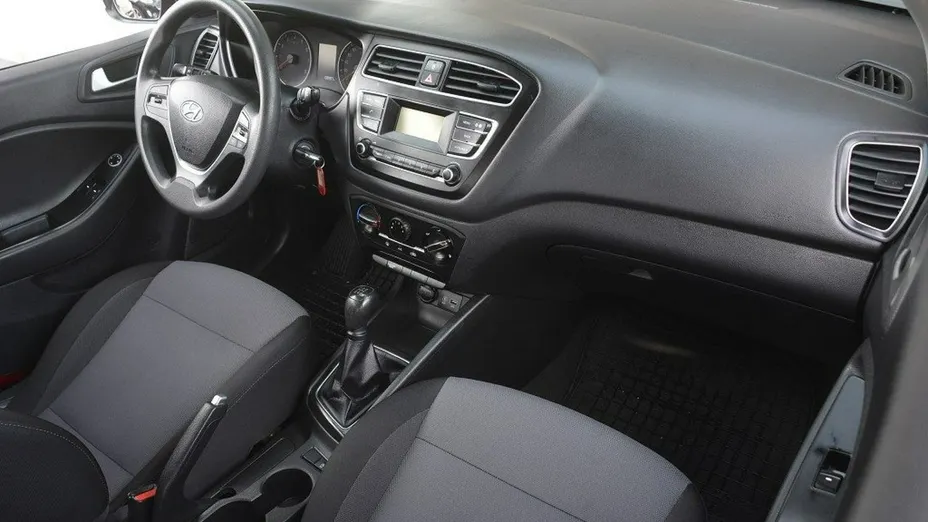 HYUNDAI i20 -