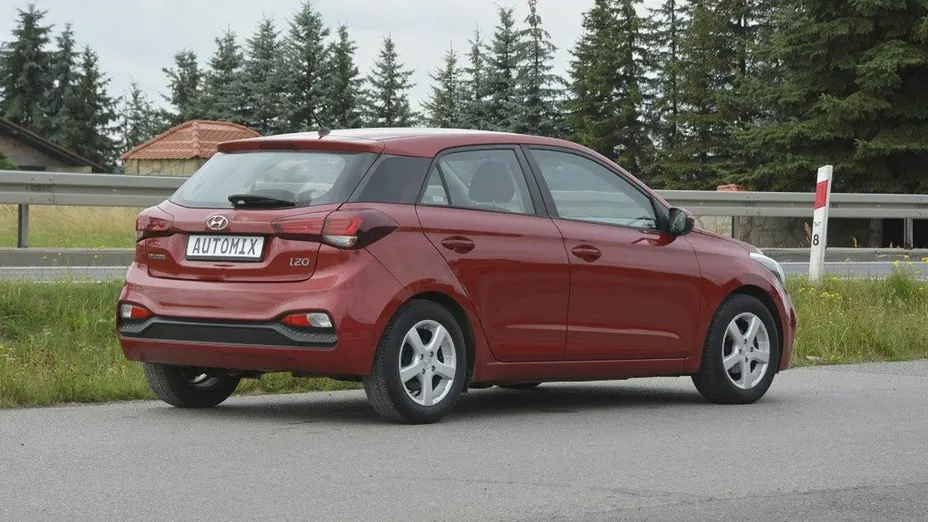 HYUNDAI i20 -