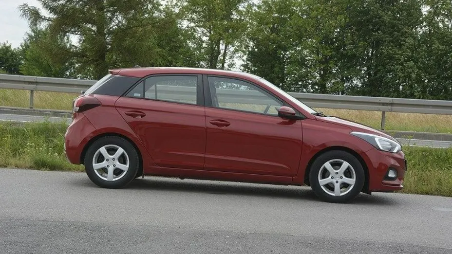 HYUNDAI i20 -