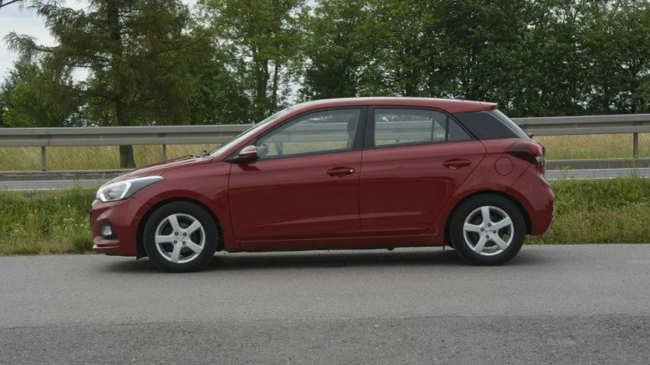 HYUNDAI i20 -