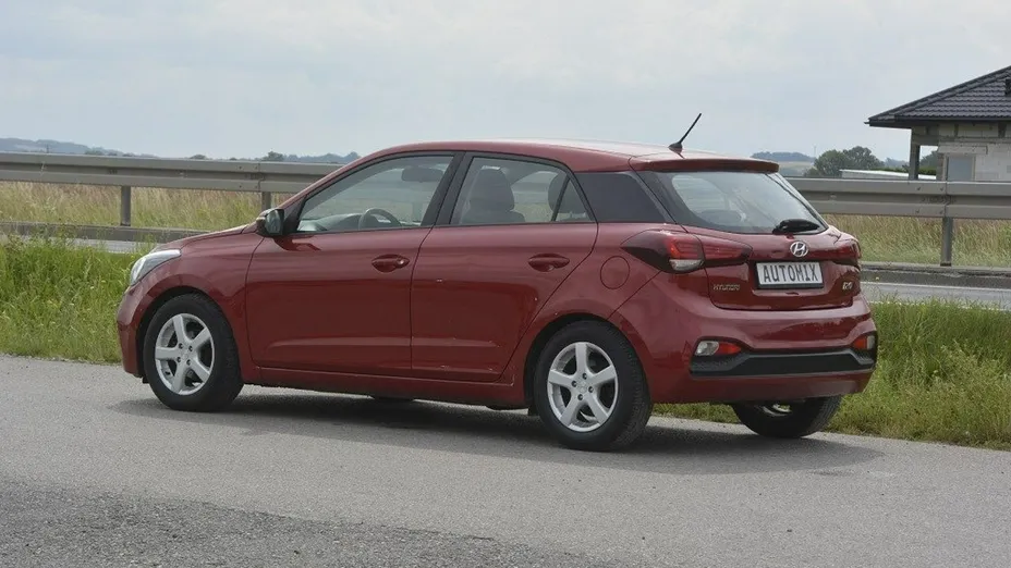 HYUNDAI i20 -