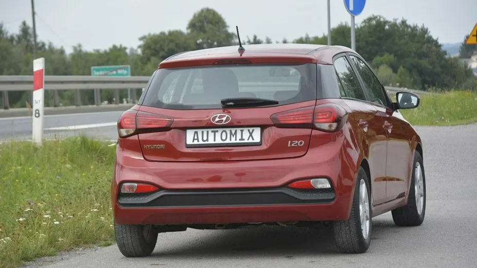 HYUNDAI i20 -