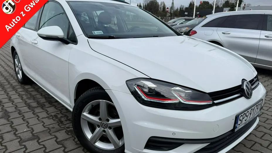 VOLKSWAGEN Golf -