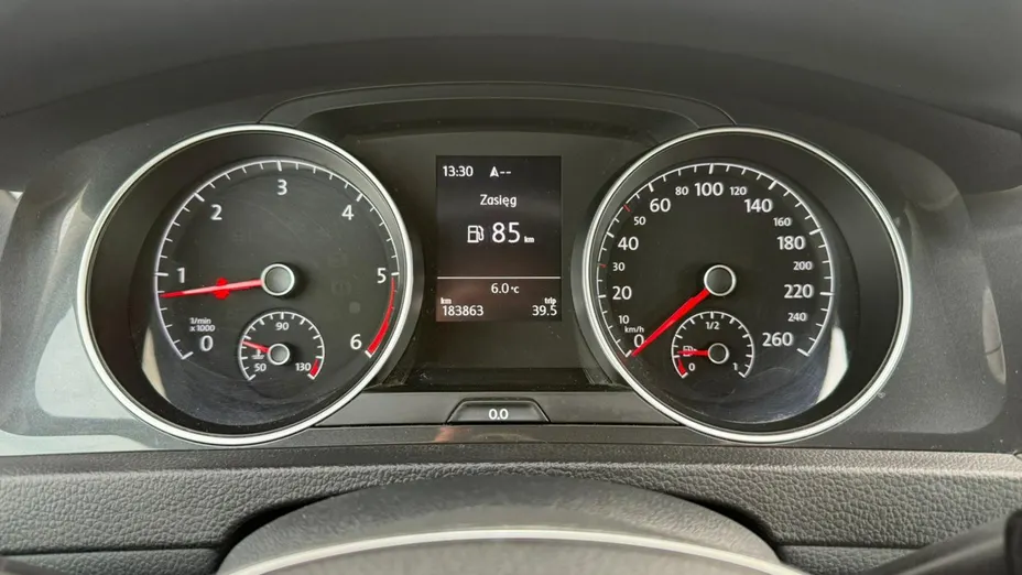 VOLKSWAGEN Golf -
