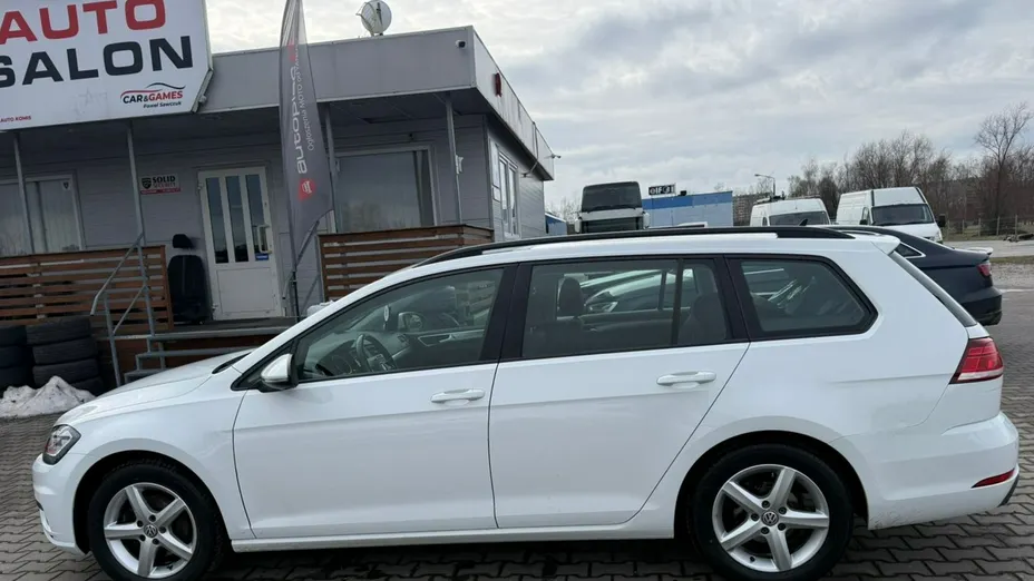 VOLKSWAGEN Golf -