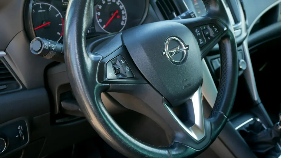 OPEL Zafira -