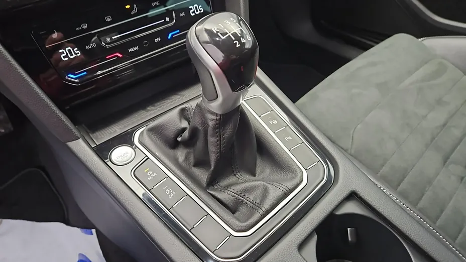 VOLKSWAGEN Passat -