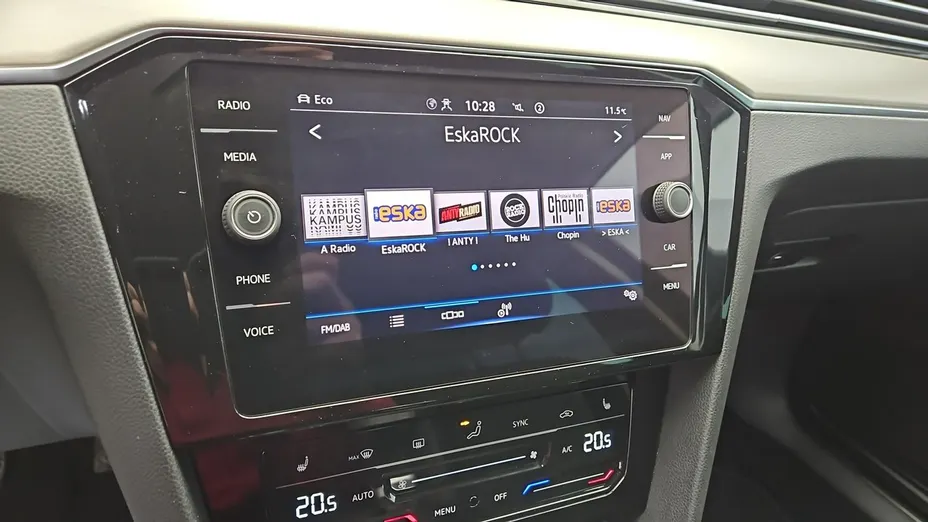 VOLKSWAGEN Passat -