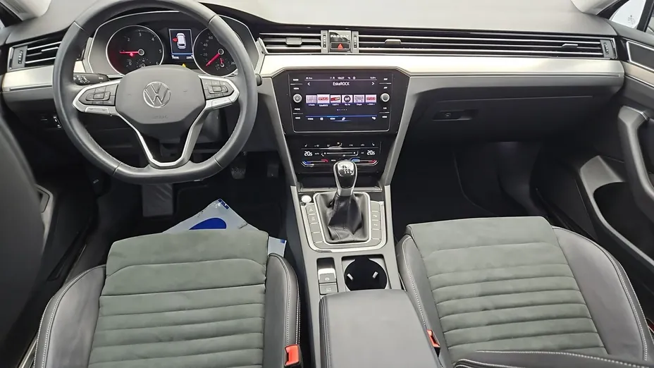 VOLKSWAGEN Passat -