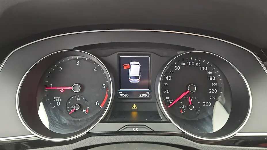 VOLKSWAGEN Passat -