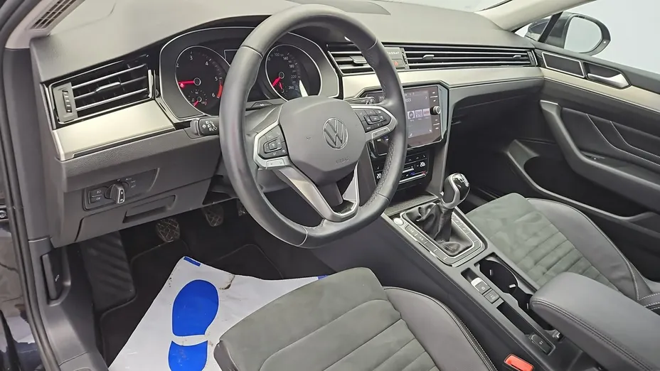 VOLKSWAGEN Passat -