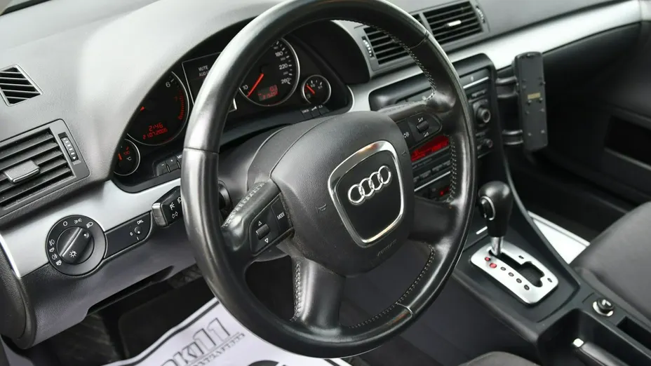 AUDI A4 -