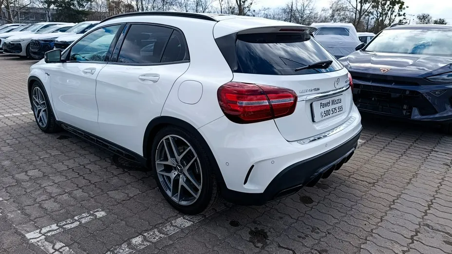 MERCEDES-BENZ GLA -