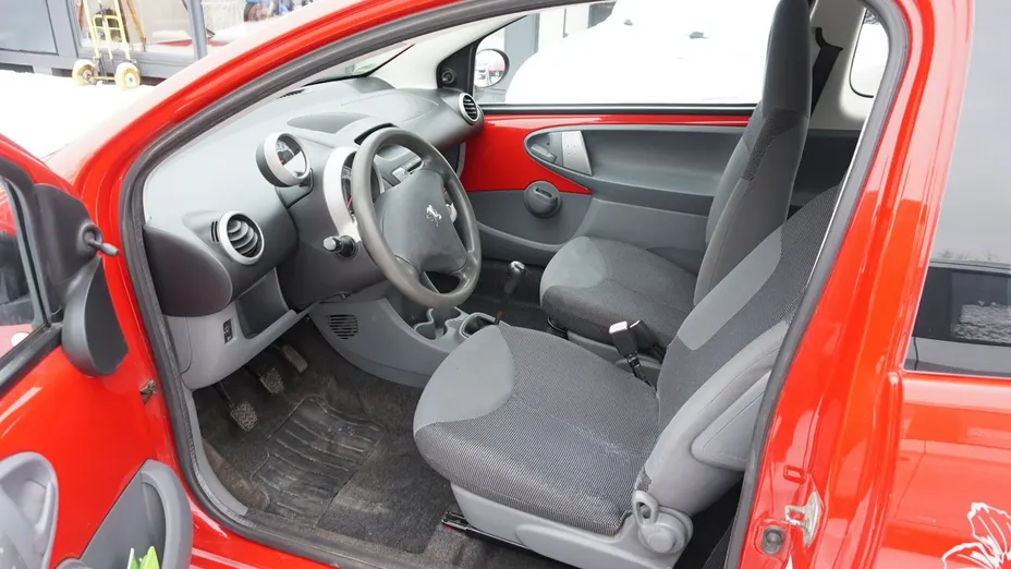 PEUGEOT 107 -