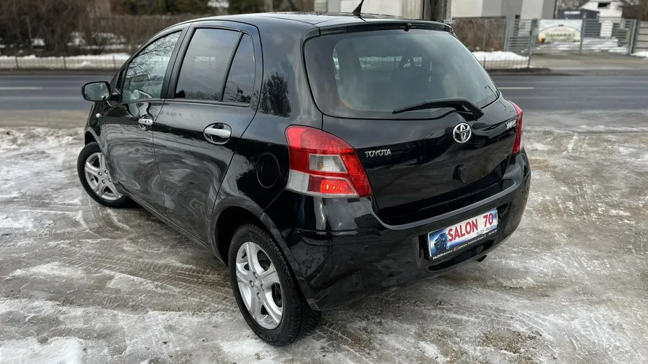 TOYOTA Yaris -