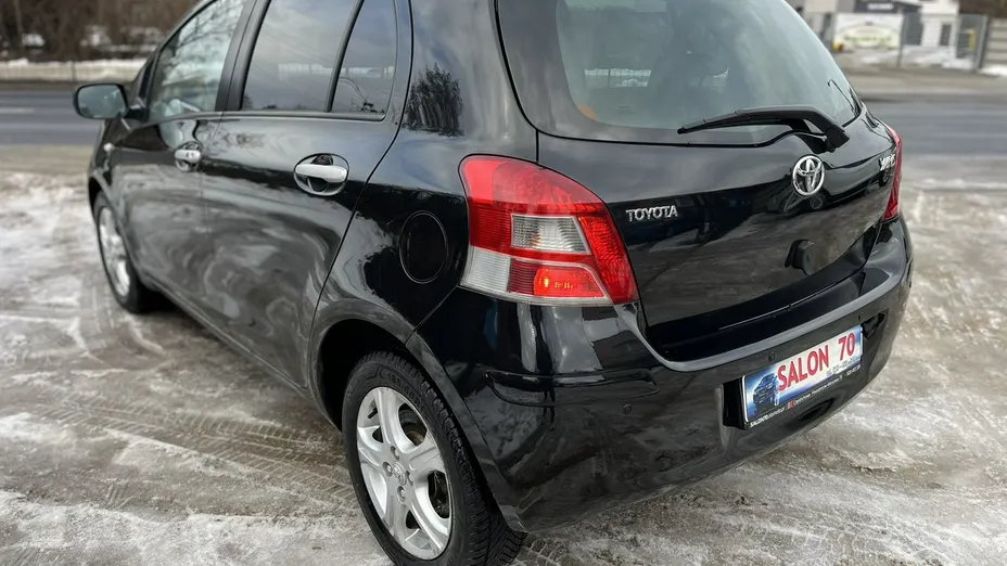 TOYOTA Yaris -