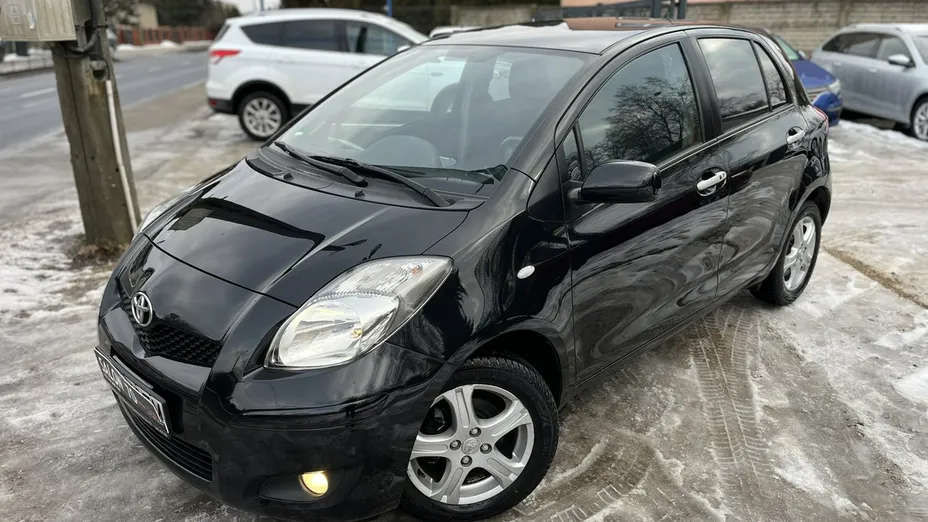 TOYOTA Yaris -