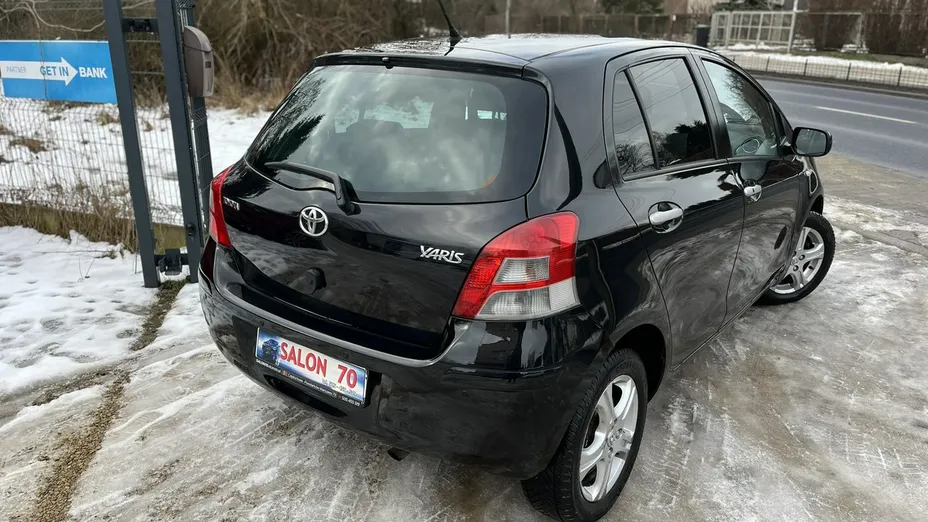 TOYOTA Yaris -