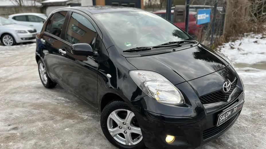 TOYOTA Yaris -
