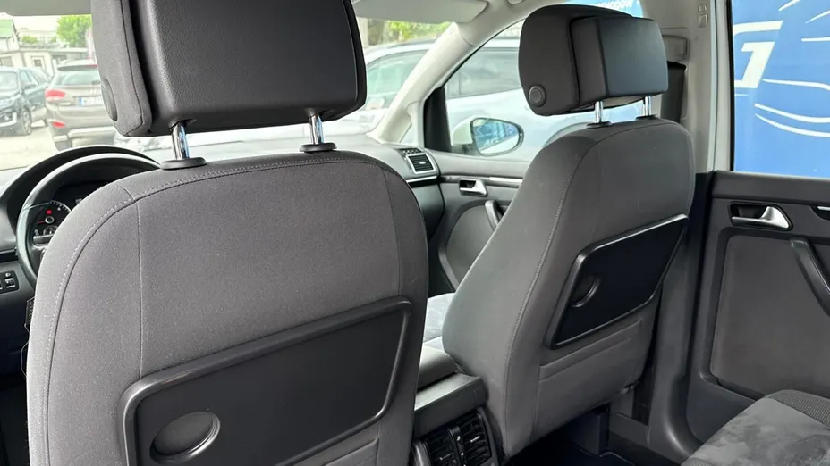VOLKSWAGEN Touran -