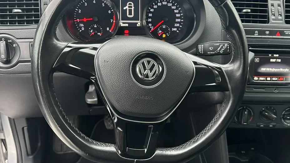 VOLKSWAGEN Polo -