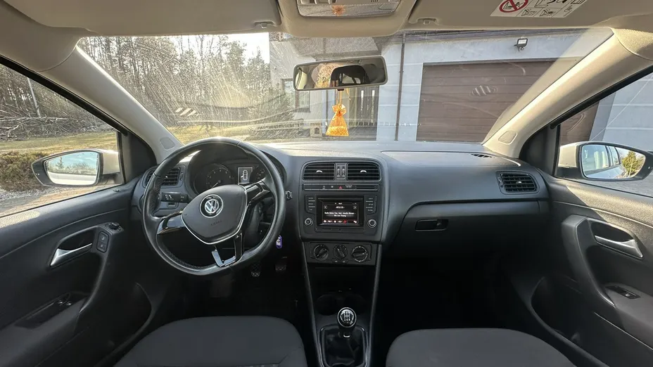 VOLKSWAGEN Polo -