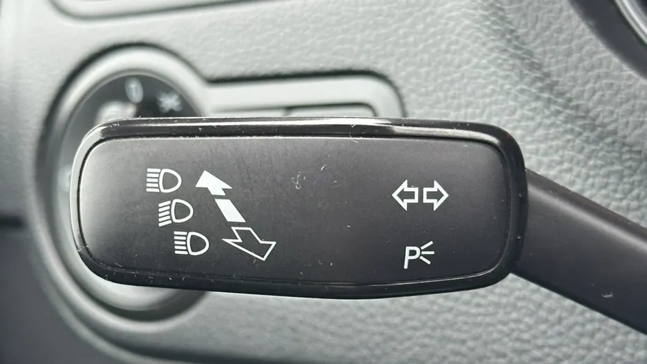 VOLKSWAGEN Polo -