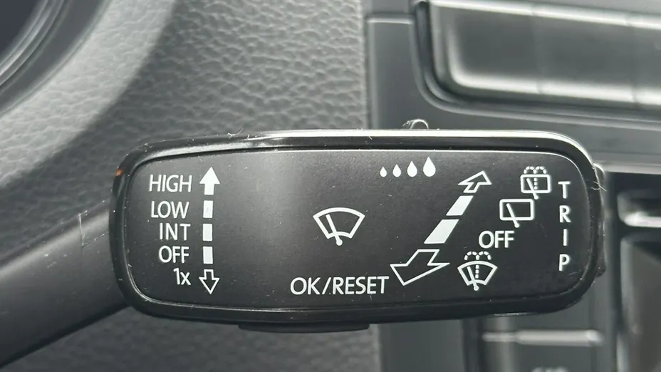 VOLKSWAGEN Polo -