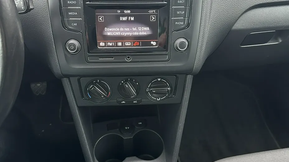 VOLKSWAGEN Polo -