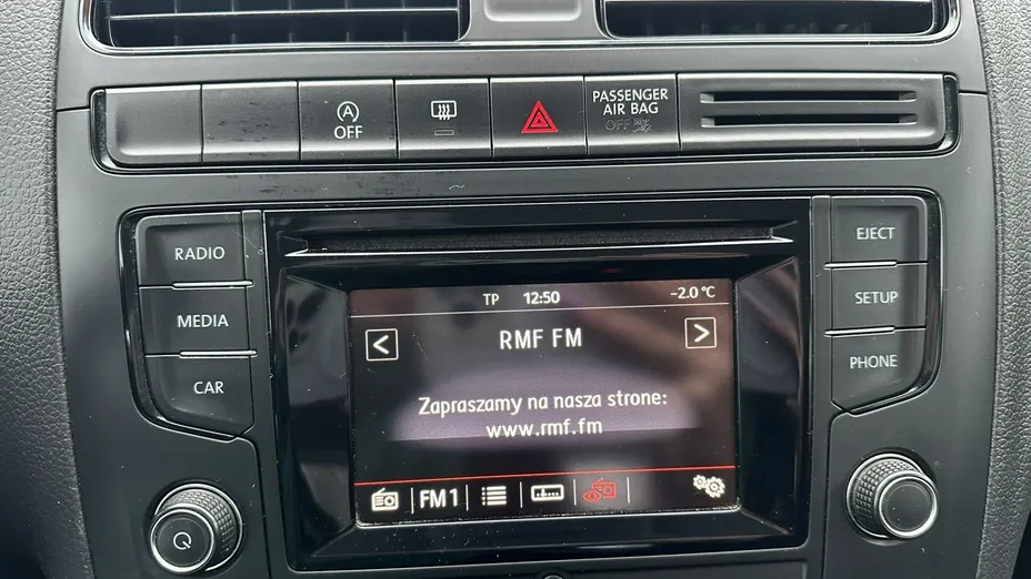 VOLKSWAGEN Polo -