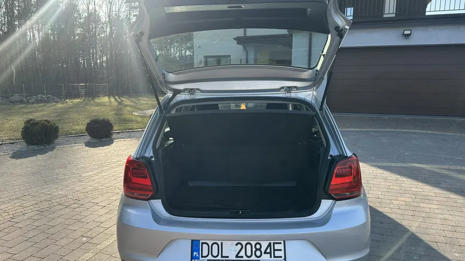 VOLKSWAGEN Polo -