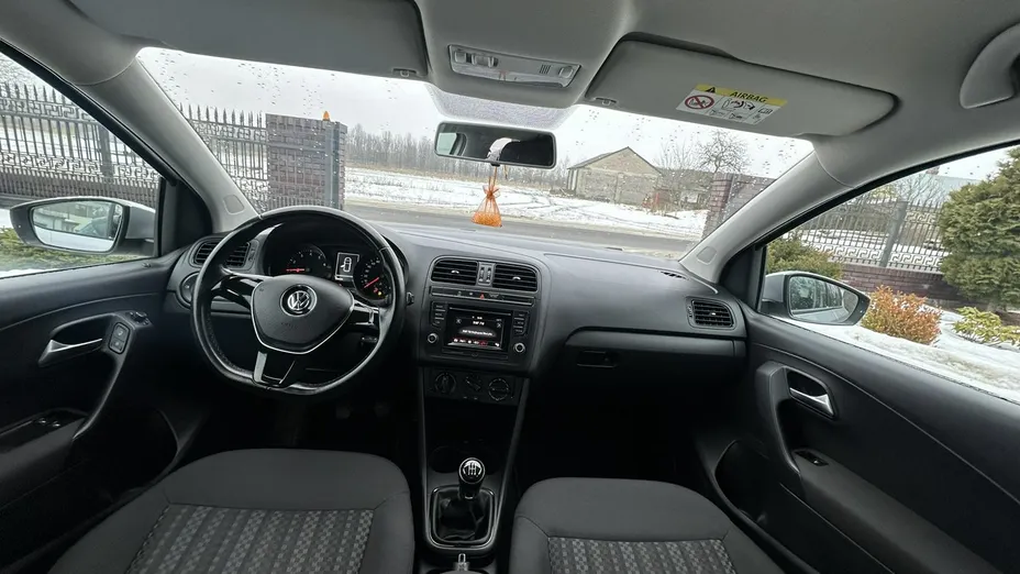 VOLKSWAGEN Polo -